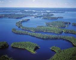 Финляндия — страна неповторимых пейзажей, голубых прозрачных озер, сказочных ощущений и серебряных морозов.
