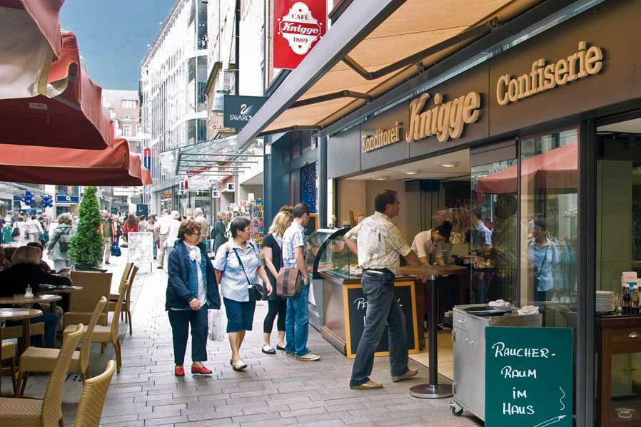 В Бремене есть легендарная кондитерская Knigge, которая предлагает большой выбор тортов, разных сладостей и сладких сувениров