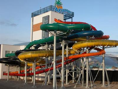 «Ливу аквапарк» (Livu akvaparks), который находиться в Юрмале. Аквапарк считается одним из самых больших на севере Европы